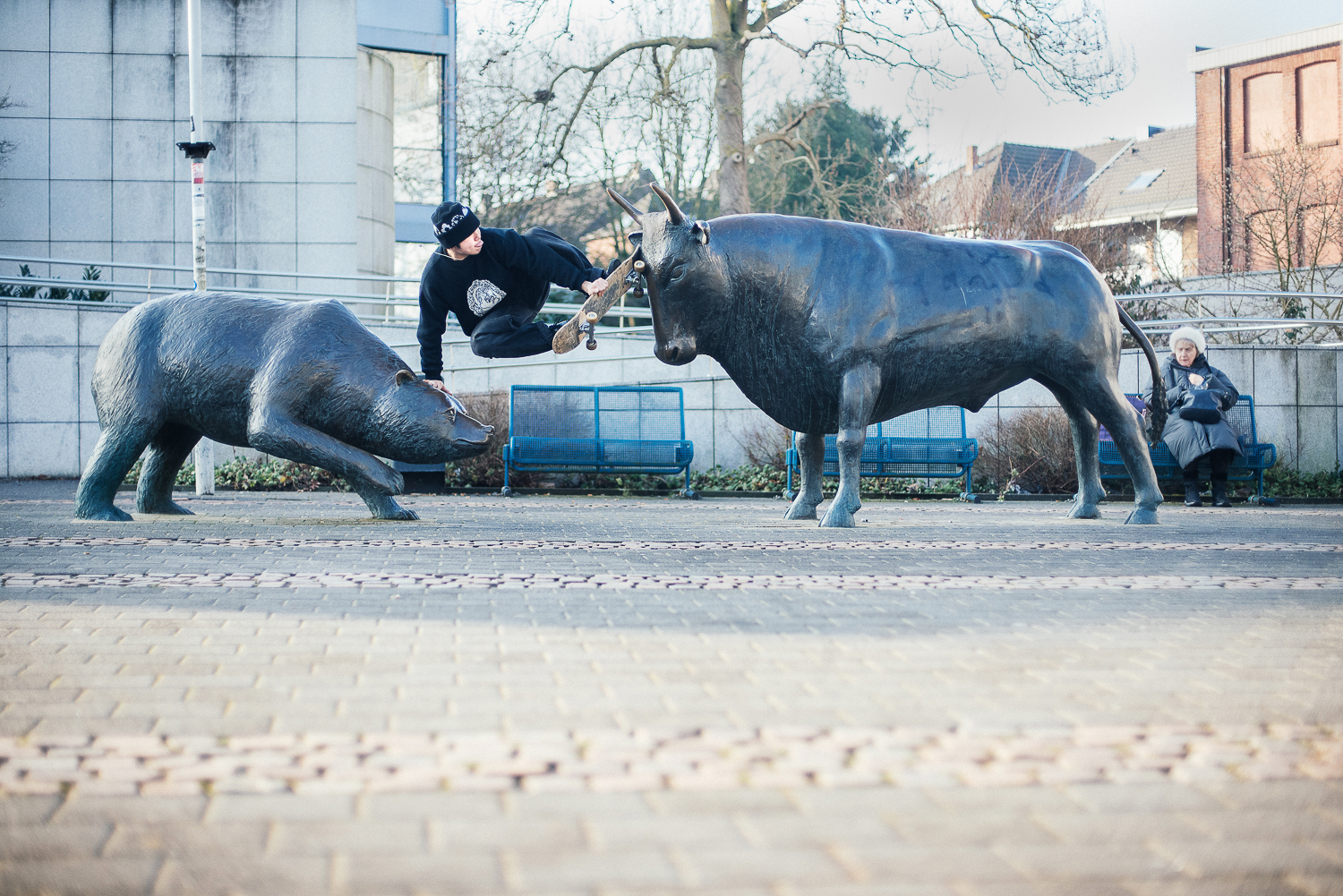 Ryota - Boneless Handplant Stier und Bär_irregularskatemag
