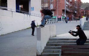 AL CARRER – REGARDING 933