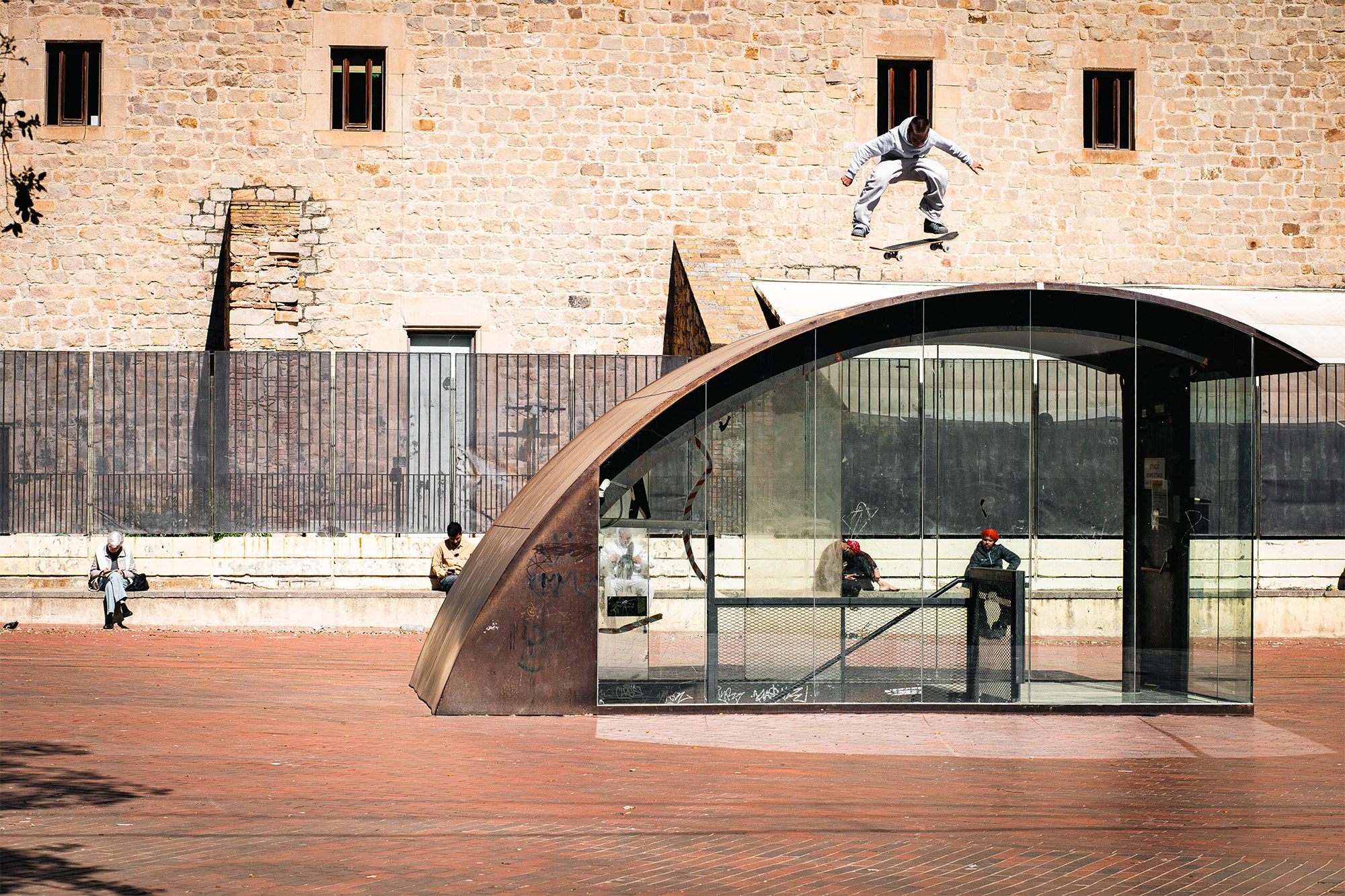 GabiKahl_Kickflip_Barcelona2026_KlavsLaivenieks